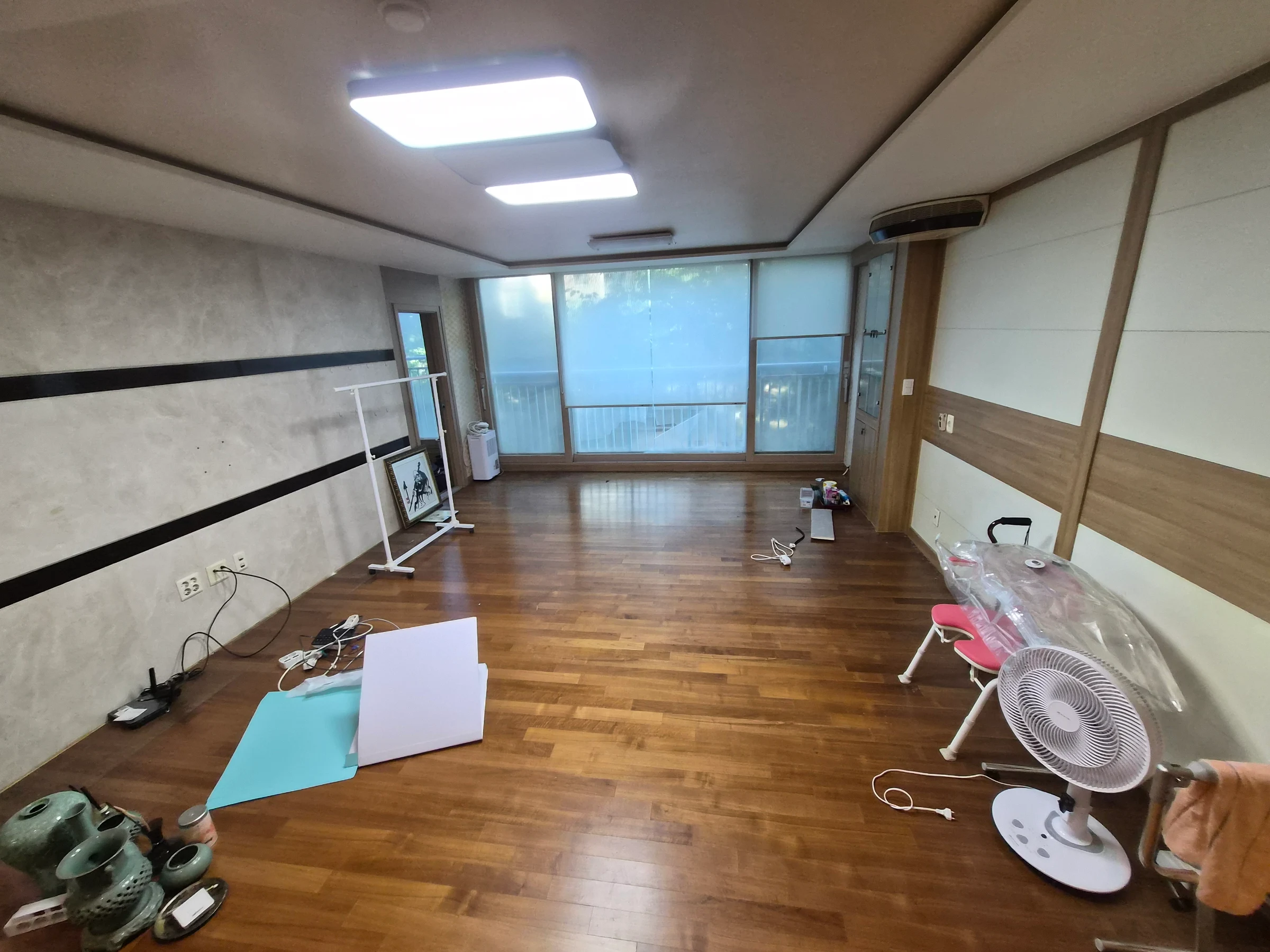 경기 화성시 중고 가구·가전 수거 작업 후